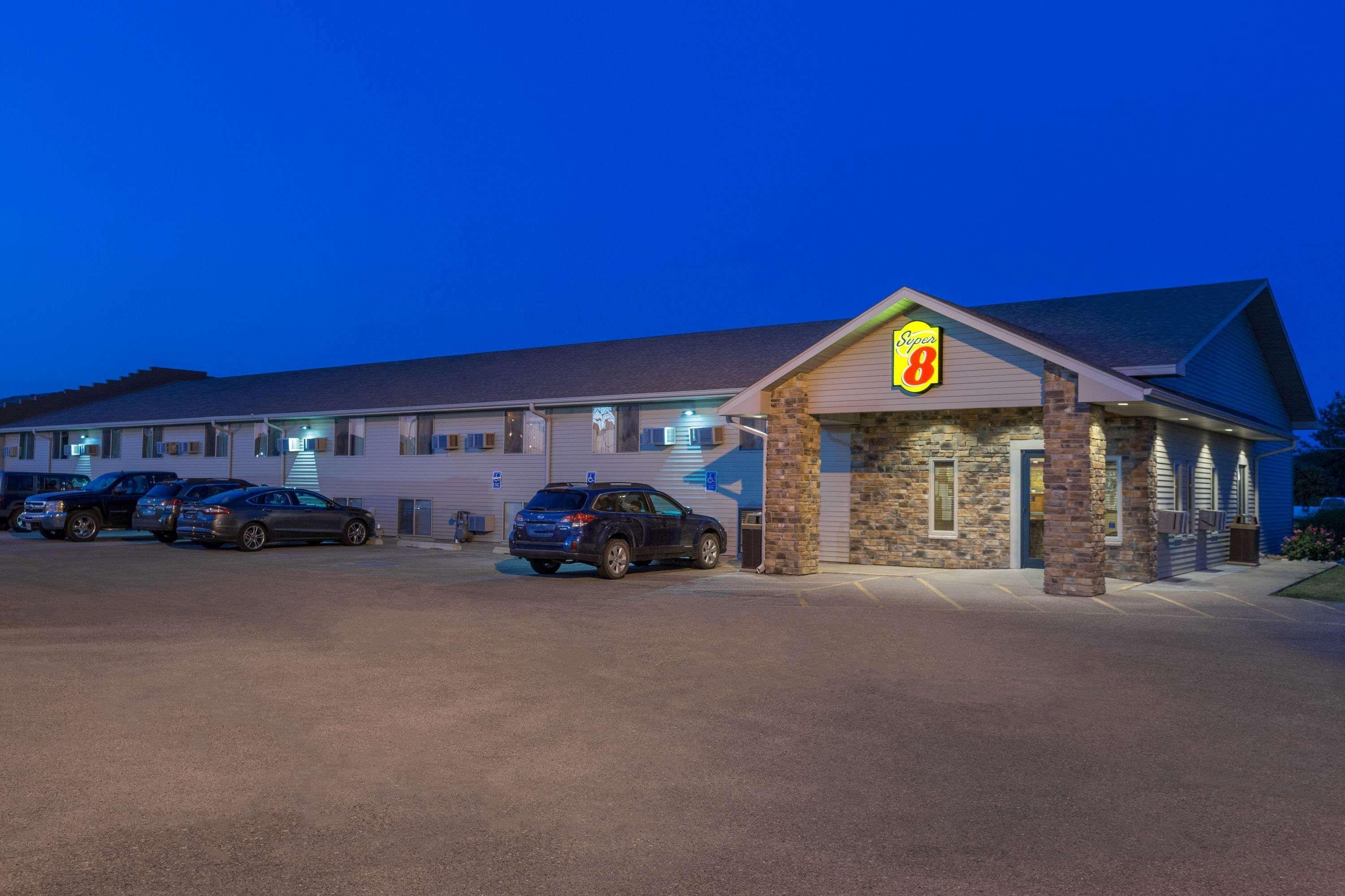 Motel Super 8 By Wyndham Kearney Esterno foto
